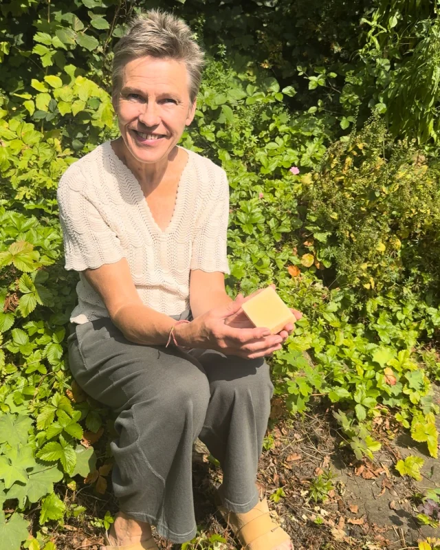 Hi everyone! I’m Bettina, the person behind Picobello Oils 👋
I’m a trained medical doctor, but life took me down an unexpected path - soap making! What started as a small hobby for family and friends grew into a business, and now I create soaps using natural, locally sourced ingredients from my home in Yorkshire 🏡
You never know where life will take you! ✨