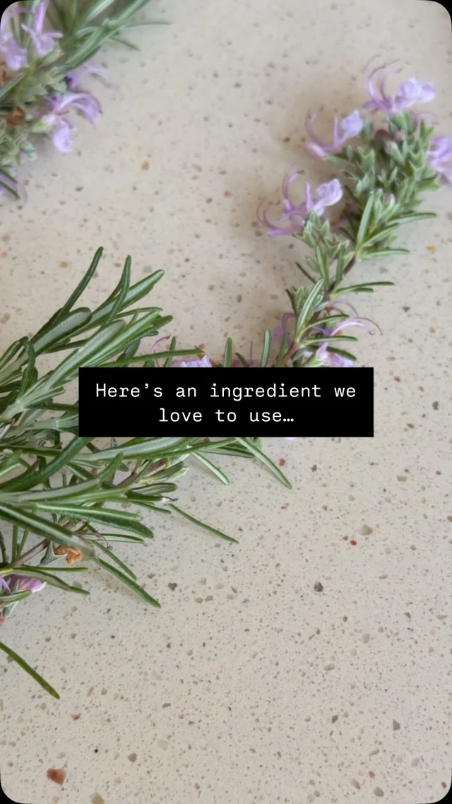 Rosemary essential oil is one of our firm favourites 🫶
It’s ideal for use on both the skin and your hair! It’s known for dealing with acne, dermatitis, greasy hair, and it also promotes hair growth 🌿🤩