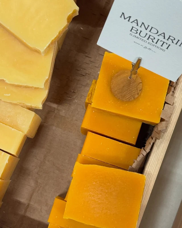 Have you tried our limited edition Mandarin Buriti soap? ✨

Here’s why you should 👇

The soap contains Buriti oil, a luxury oil derived from a palm tree that grows in Brazil 🌴It contains high concentrations of skin nourishing carotenoids, making this soap have a beautiful lather and soothing qualities!